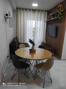 Una televisión o centro de entretenimiento en Residencial Ibiza em Ubatuba