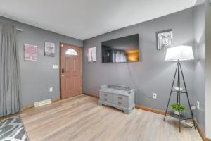 Φωτογραφία από το άλμπουμ του Houghton Lake Vacation Rental - Walk to the Water! σε Houghton Lake