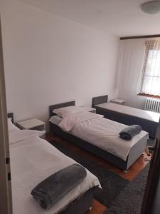 En eller flere senger på et rom på HanaDi Apartment