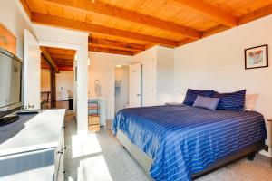 a bedroom with a blue bed and a kitchen at Mtn-View Condo with Community Perks in Silverthorne in Silverthorne +24 photos