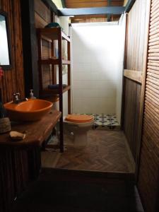 Koupelna v ubytování Ecohotel Riomar Mecana