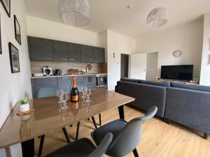 Kuchyň nebo kuchyňský kout v ubytování Apartmány v Javorné na Šumavě