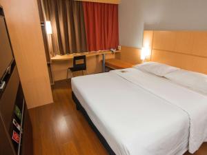 ibis Asuncion tesisinde bir odada yatak veya yataklar