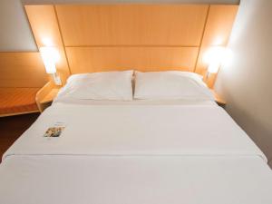ibis Asuncion tesisinde bir odada yatak veya yataklar