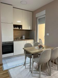 A kitchen or kitchenette at PANDORA AVENY CACAK