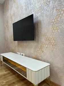 A television and/or entertainment centre at PANDORA AVENY CACAK