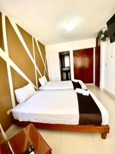 a bedroom with a large bed in a room at Hotel Plaza Teatro in Chiclayo