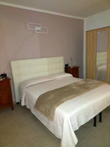 a bedroom with a large bed in a room at Casa Antonella in Capovalle