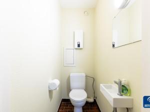 Ένα μπάνιο στο Apartment in De Haan near the Beach +32 φωτογραφίες