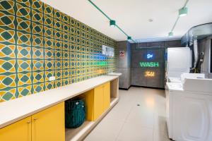 a washroom with yellow and green tiles on the wall at Barranco inolvidable BR1 in Lima +7 photos