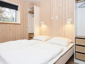 Postel nebo postele na pokoji v ubytování Holiday home Glesborg CLI