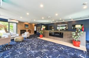 a lobby of a hotel with couches and a fireplace at Leura Gardens Resort in Leura