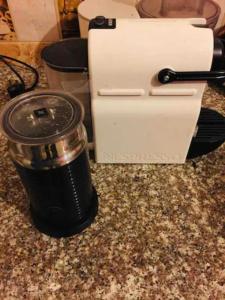a blender sitting on top of a counter next to a counter top at un nouveau appartement avec un parking sur place in Tunis