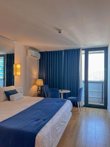 Postel nebo postele na pokoji v ubytování Batumi floor40