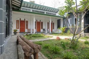 Zahrada ubytování RedDoorz Syariah @ Jalan Dieng Wonosobo 2