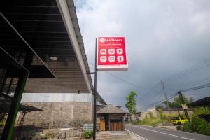 Certifikát, hodnocení, plakát nebo jiný dokument vystavený v ubytování RedDoorz Syariah @ Jalan Dieng Wonosobo 2