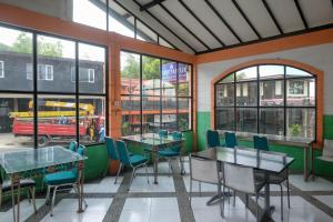 Posezení v ubytování RedDoorz Syariah @ Jalan Dieng Wonosobo 2