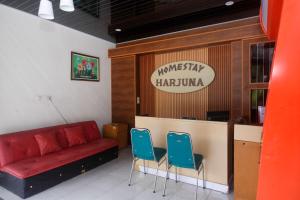 Posezení v ubytování RedDoorz Syariah @ Jalan Dieng Wonosobo 2