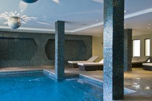 Bazén v ubytování Radisson Blu Resort & Spa, Ajaccio Bay nebo v jeho okolí + 37 fotografií