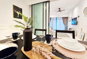 Foto de la galería de Eaton Residence KLCC View with Infinity Pool 伊顿公寓 豪景园 双子塔无边际泳池 en Kuala Lumpur