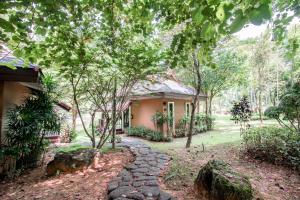 Giardino di Victoria Cliff Hotel & Resort, Kawthaung