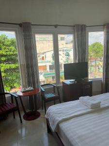 Postel nebo postele na pokoji v ubytování Kim Long Hotel