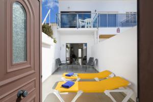 A seating area at APARTMENT TIMPLE Puerto del Carmen