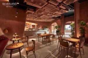 Restoran või mõni muu söögikoht majutusasutuses Silverland Bến Thành