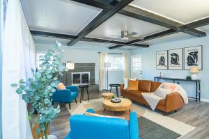a living room with blue chairs and a couch at Retreat Minutes To LAX, Manhattan/ Redondo Beach in Torrance