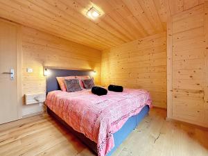 Postel nebo postele na pokoji v ubytování Chalet a Didi - Alps Paradise - 4 Vallees