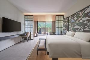 TV a/nebo společenská místnost v ubytování Tengchong Jingge Banshan Hot Spring Hotel
