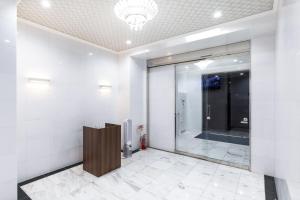 a bathroom with a toilet and a glass door at Tenjin Minami San Ban Kan in Fukuoka