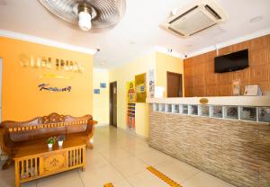 a lobby of a fast food restaurant with a couch at Sun Inns Hotel Kepong near Hospital Sungai Buloh in Kuala Lumpur