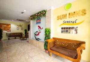 a sun inc dental office with benches in the lobby at Sun Inns Hotel Sentral, Brickfields in Kuala Lumpur