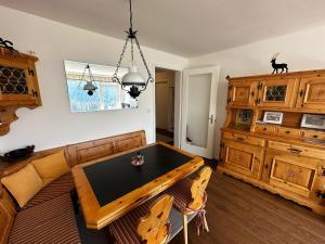 a dining room with a table and chairs at Ritschis Home in Arosa
