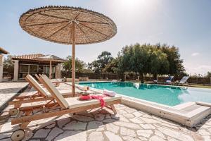 Bazén v ubytování Skidi Beach house nebo v jeho okolí