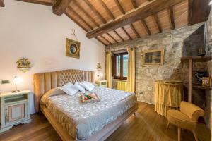 Giường trong phòng chung tại RESIDENZA COLLEFIORITO 26, Emma Villas +42 ảnh