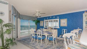 Gambar di galeri bagi SR201 Surf Racquet Beautiful 3 bedroom 3 bath corner unit. di New Smyrna Beach