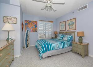 Katil atau katil-katil dalam bilik di SR201 Surf Racquet Beautiful 3 bedroom 3 bath corner unit.