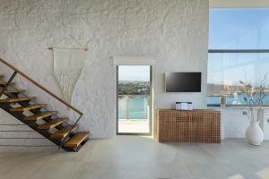 TV a/nebo společenská místnost v ubytování Villa Anton by Cura Villas Collection