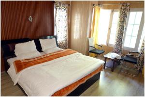 a bedroom with a large bed in a room at White House Cottage in Kolur