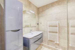 Ванная комната в Panorama Cathédrale - Appt lumineux avec parking privé