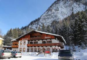 Výhľad na hory alebo výhľad na hory priamo z of the bed and breakfast