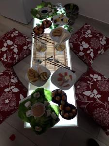 Jedlo v ubytovaní bed & breakfast alebo blízkom okolí