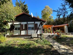 a house with a black and white at Regina Ranch in Igal