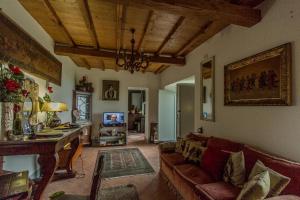 TV a/nebo společenská místnost v ubytování Agriturismo Specchio Del Lago