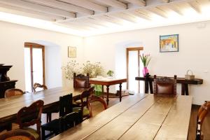 a dining room with a wooden table and chairs at Agrirėlais Eremo Sant’Anna in Valverde
