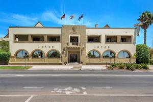 a building on the side of a street at Quality Hotel Mildura Grand in Mildura