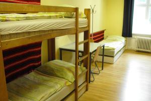 Postel nebo postele na pokoji v ubytování Mogyorodi Hostel