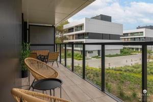 En balkon eller terrasse på Shellter Apartments 117 H - by Jantar Apartamenty